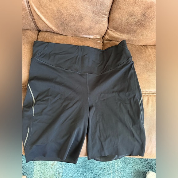 Lululemon Base Pace Reflective Shorts 8” - Picture 3 of 3